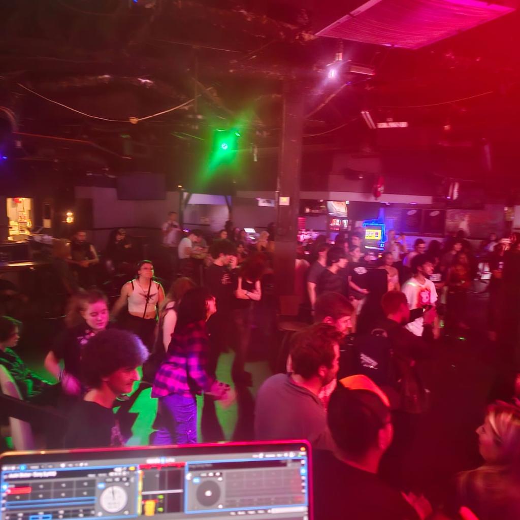 Clubs & Lounges